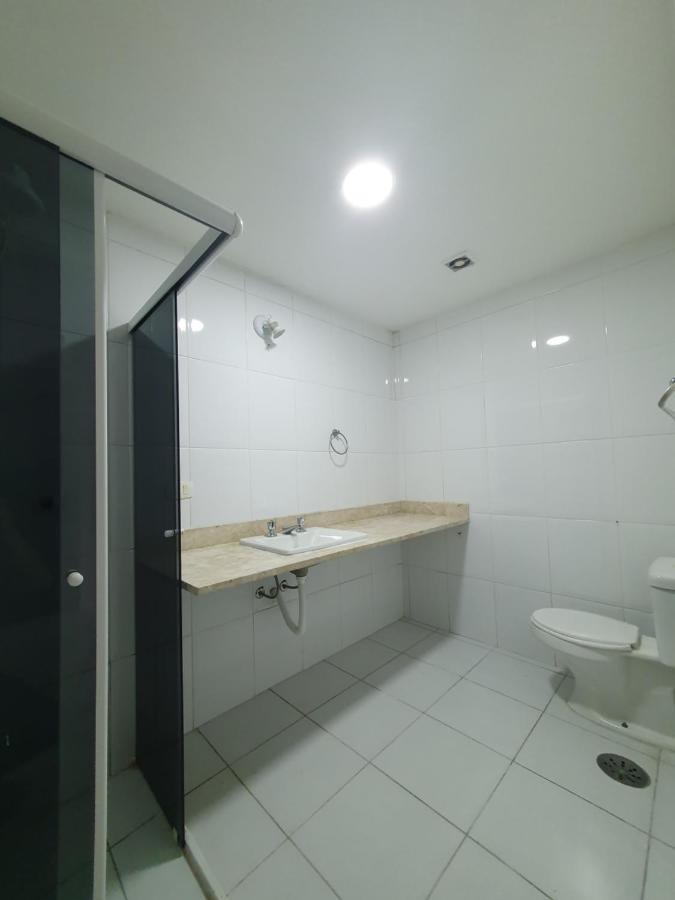 Apartamento até 10 pessoas na enseada Guarujá em condomínio clube praia piscinas salão jogos quadra futebol campo parquinho brinquedos Wi-fi Home office Esterno foto