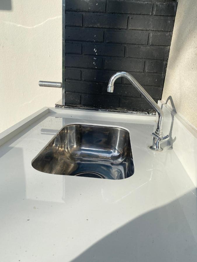 Apartamento até 10 pessoas na enseada Guarujá em condomínio clube praia piscinas salão jogos quadra futebol campo parquinho brinquedos Wi-fi Home office Esterno foto