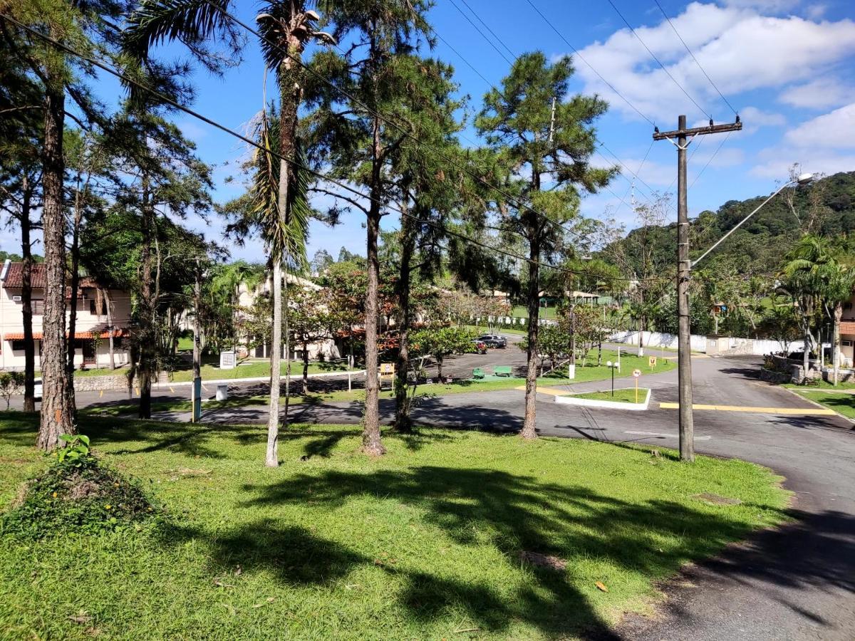 Apartamento até 10 pessoas na enseada Guarujá em condomínio clube praia piscinas salão jogos quadra futebol campo parquinho brinquedos Wi-fi Home office Esterno foto