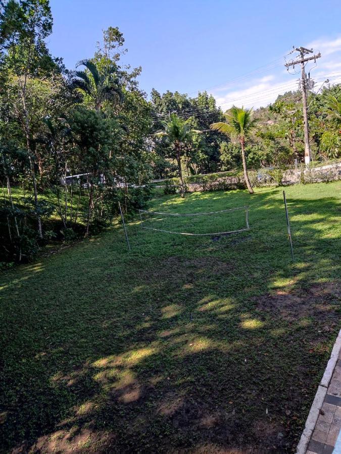 Apartamento até 10 pessoas na enseada Guarujá em condomínio clube praia piscinas salão jogos quadra futebol campo parquinho brinquedos Wi-fi Home office Esterno foto