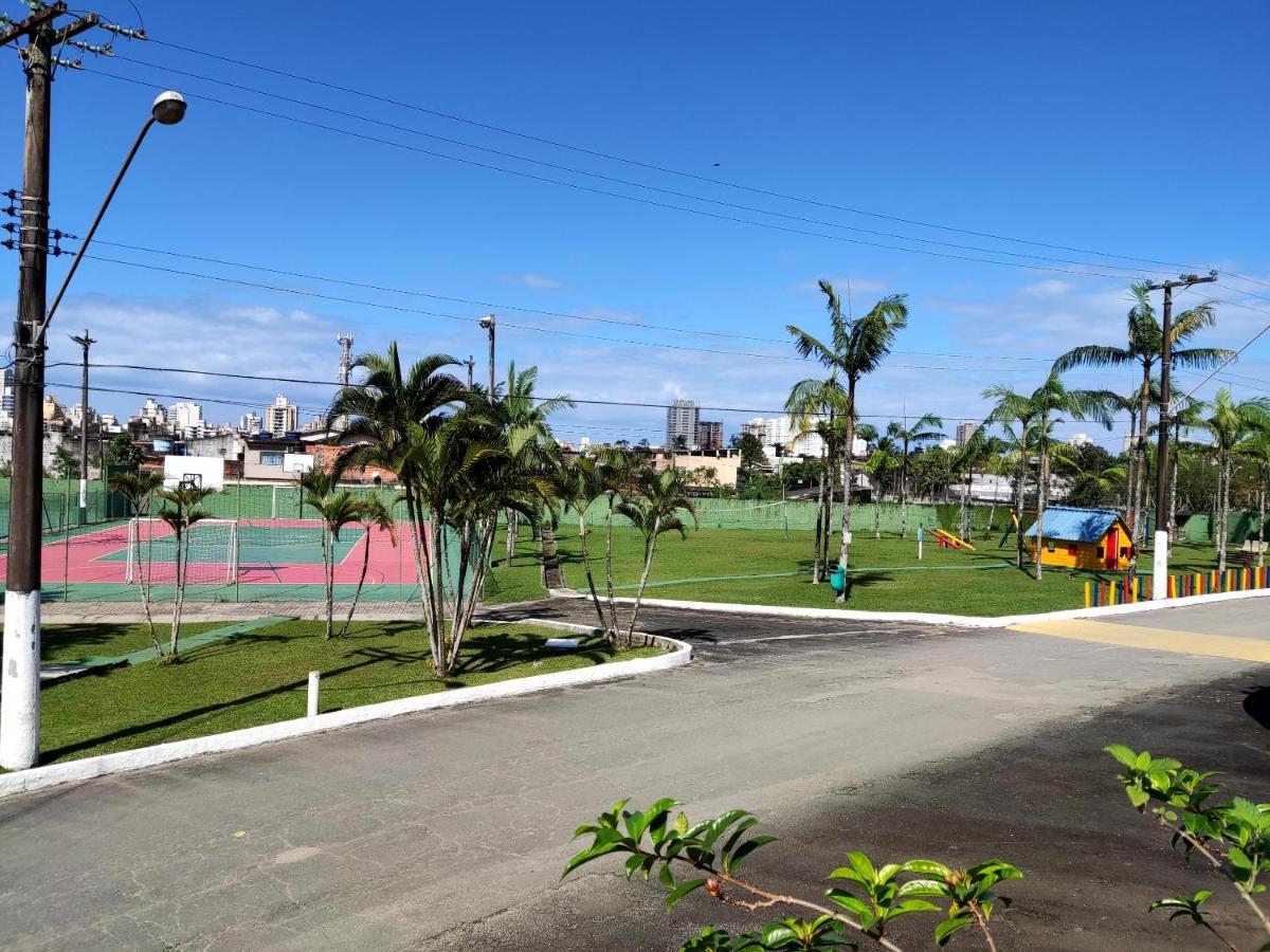 Apartamento até 10 pessoas na enseada Guarujá em condomínio clube praia piscinas salão jogos quadra futebol campo parquinho brinquedos Wi-fi Home office Esterno foto